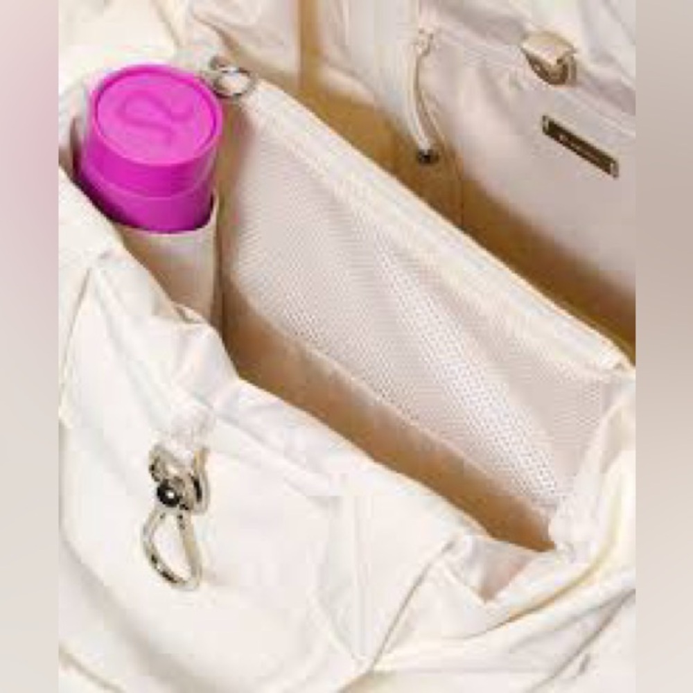Lululemon NWOT On My Level bag - Picture 3 of 7